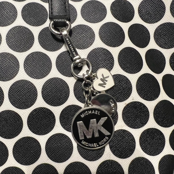 Michael Kors Kiki Tote - Picture 8 of 12